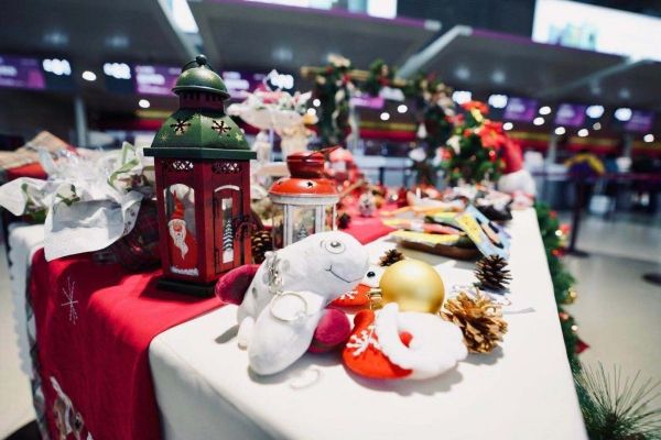 吉祥航空787成功首航重慶、三亞